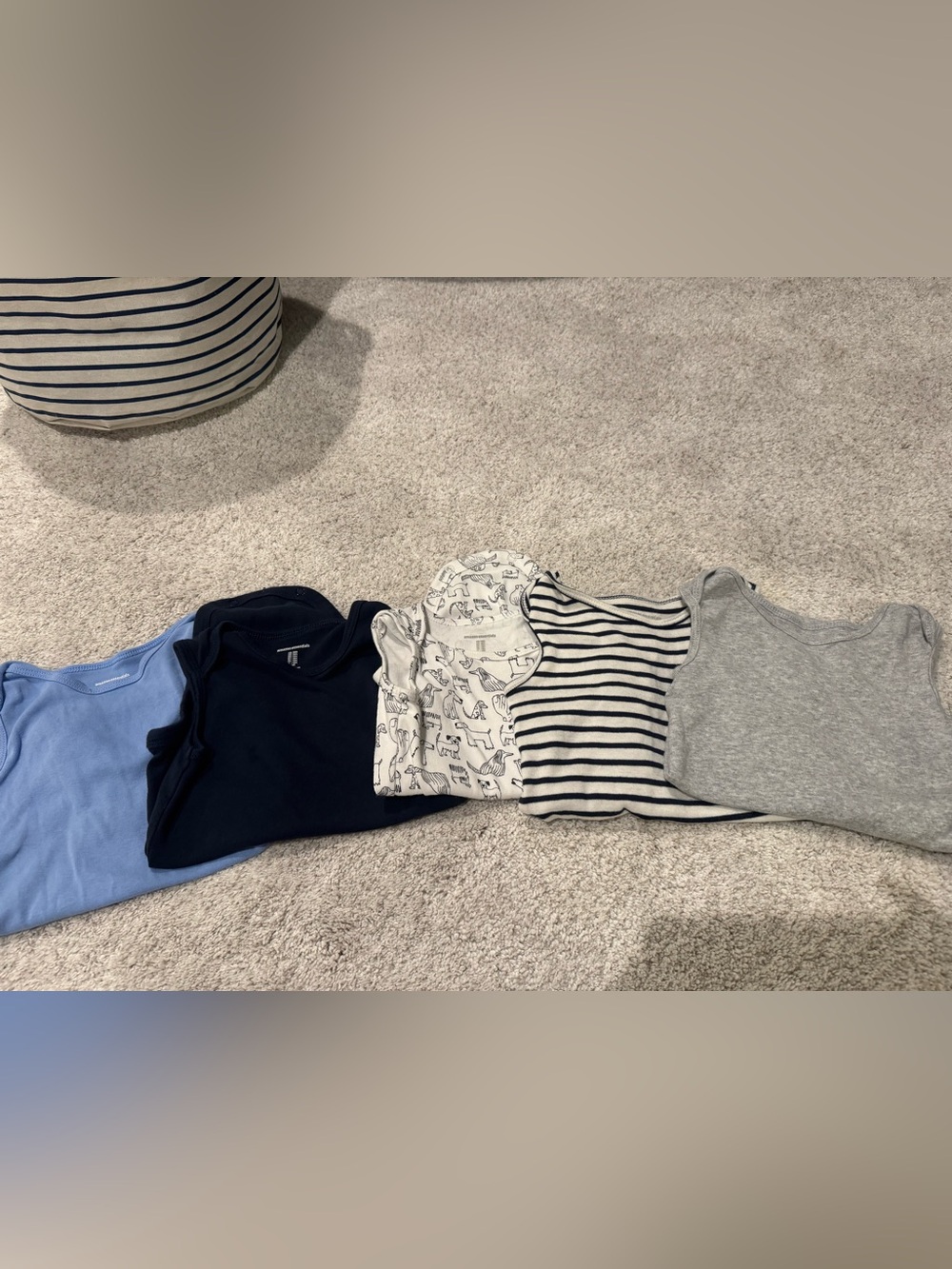 Amazon Essentials OnesieShort-Sleeve 5 Pack - Blue, Navy, White, Gray, & Striped